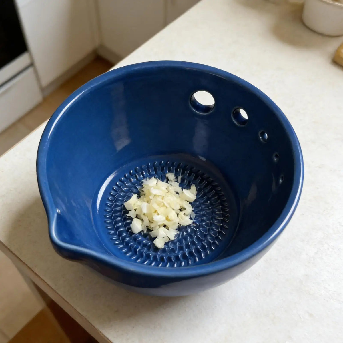 Garlic Grater Dish 2 in 1 Resin Small Grinder Garlic Plate Grater Vegetable Chopper for Ginger Vegetable Kale Thyme Basil